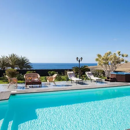 Viejo Dos: Bright Puerto Calero Retreat With Pool And Scenic Views Villa *