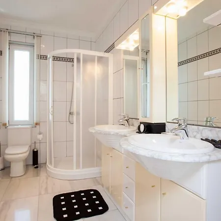 Viejo Dos: Bright Puerto Calero Retreat With Pool And Scenic Views Villa