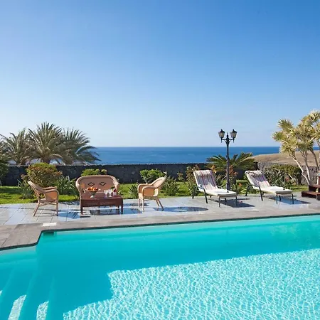 Viejo Dos: Bright Puerto Calero Retreat With Pool And Scenic Views * Yaiza (Lanzarote)